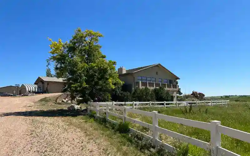 Exterior view of Flatirons Recovery in Lafayette, Colorado.