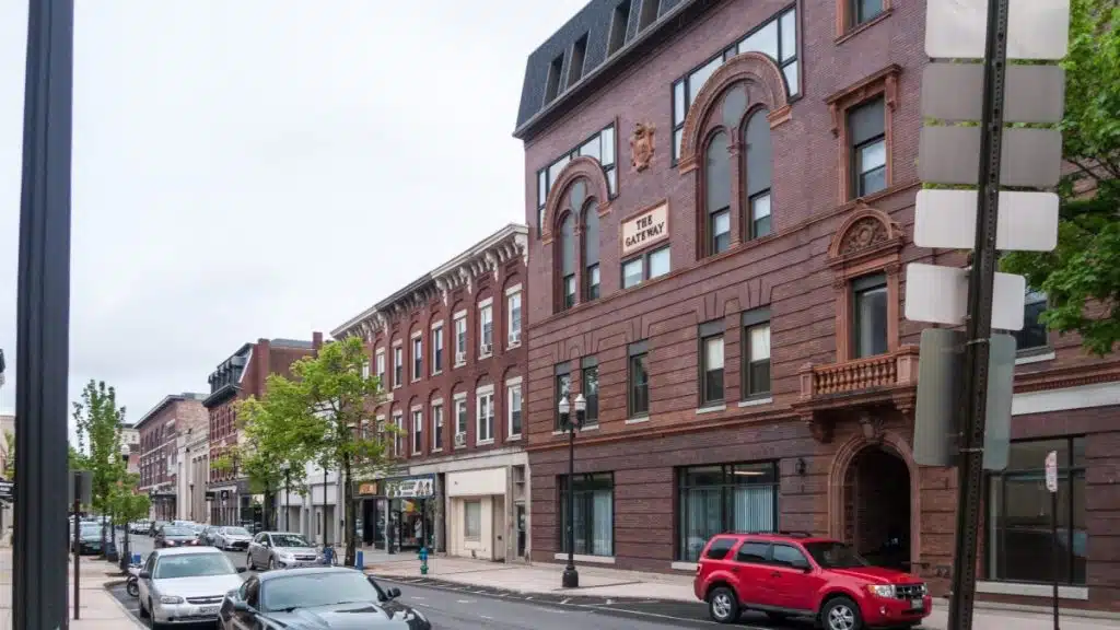 Alcohol and drug addiction treatment services in Lewiston, Maine for personalized recovery care