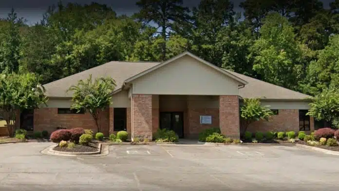 Exterior view of Restored Life Services of Arkansas in Russellville, AR, specializing in substance abuse treatment.