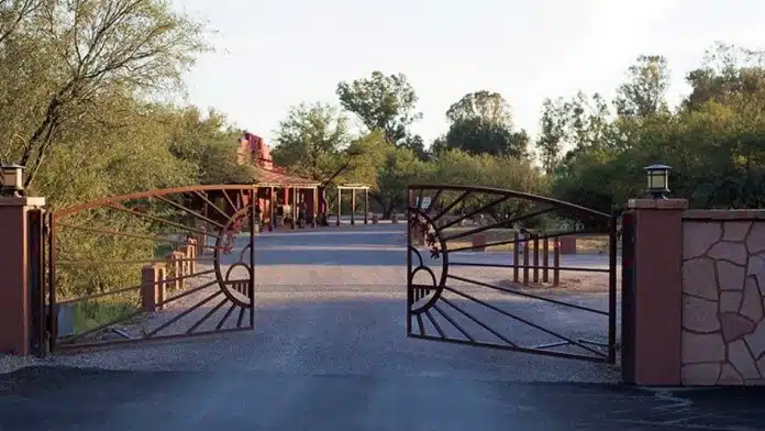 Exterior view of Amity Foundation Circle Tree Ranch, specializing in holistic addiction recovery services in Tucson, AZ.