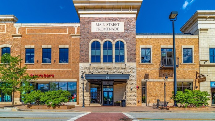 Exterior view of Banyan Chicago facility in Naperville, IL, specializing in addiction treatment services.