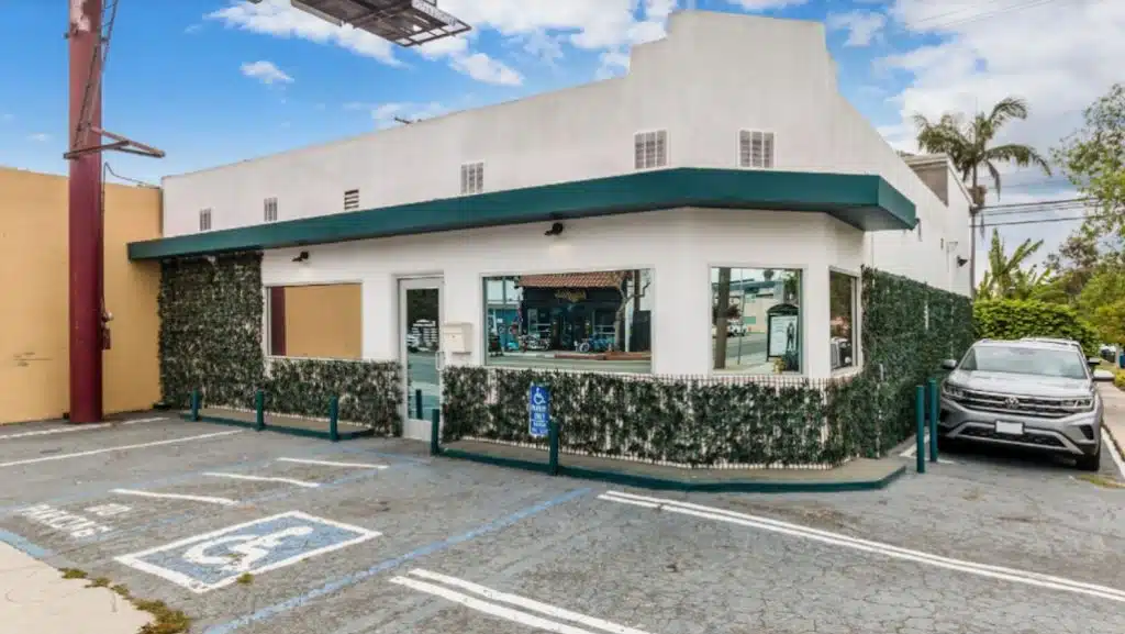 Welcoming entrance of NuView facility in Los Angeles, CA, offering IOP and PHP programs for behavioral health.