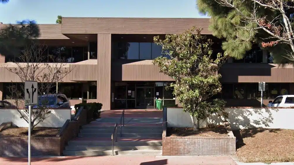 Exterior view of Renaissance Recovery facility in Fountain Valley, CA, dedicated to providing effective addiction treatment and support services.