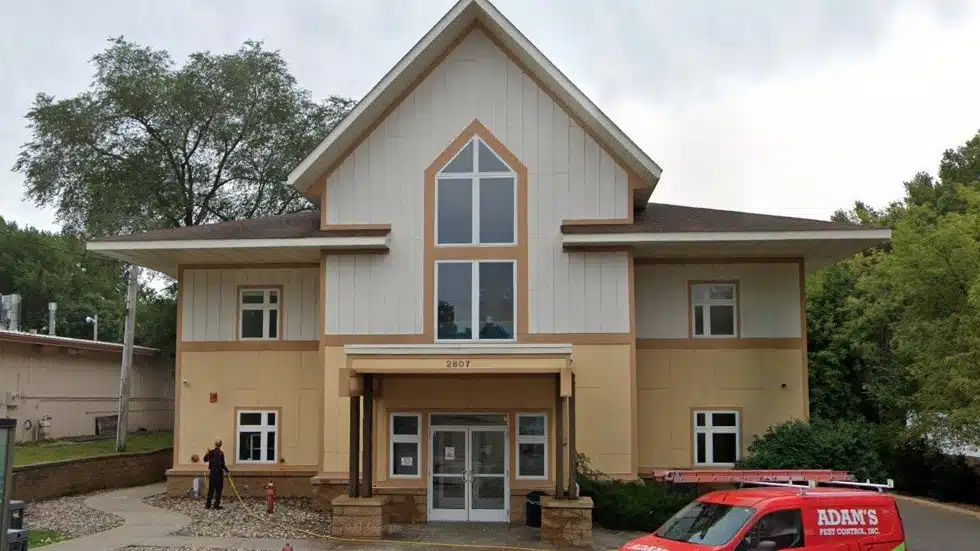Exterior view of BHG Brooklyn Park Treatment Center in Brooklyn Park, MN.