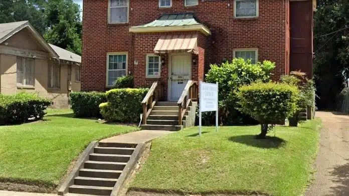 Exterior view of Alcohol Services Center in Jackson, MS.