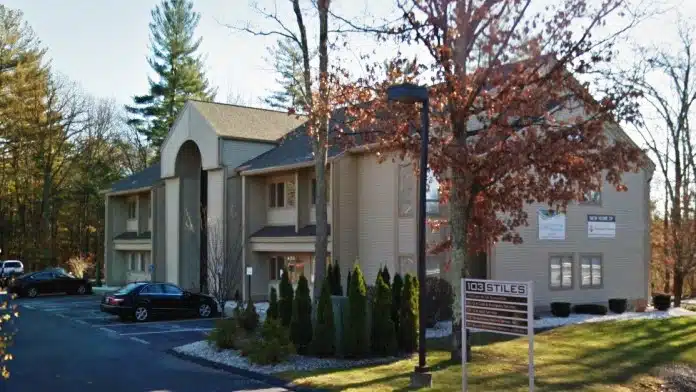 Exterior view of Center For Life Management - Salem in Salem, NH.