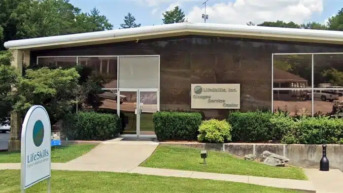 Exterior view of LifeSkills, Inc. in Glasgow, KY.