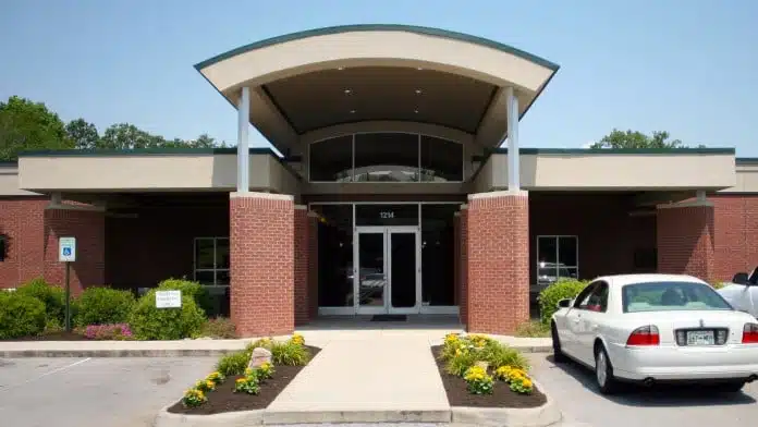 Exterior view of Stepping Stone to Recovery in Louisville, TN.