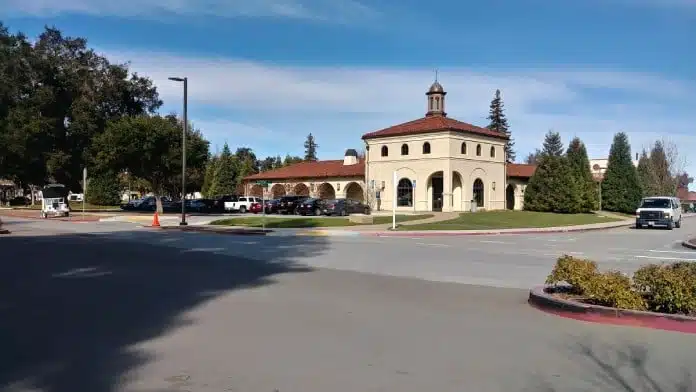 Exterior view of VA Palo Alto Healthcare Systemin Menlo Park, CA.