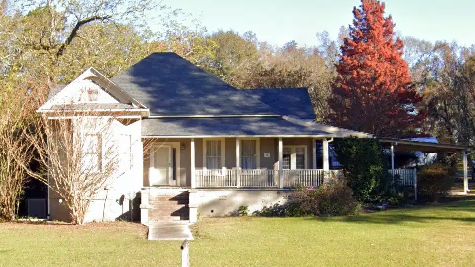 Exterior view of Jolimar Recovery in Summit, MS.