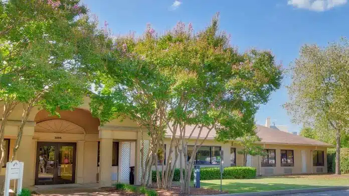 Exterior view of Lakeside Behavioral Health System in Memphis, TN.