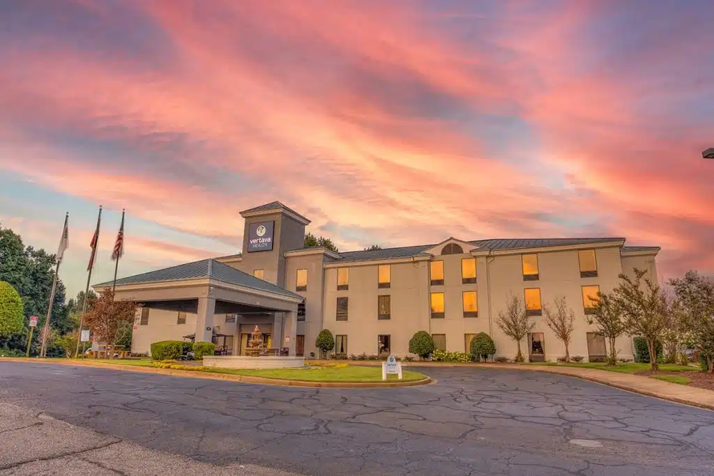 Exterior view of Woodland Recovery Center in Southaven, MS.