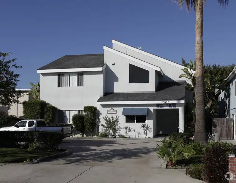 Exterior view of 1st Step House of Orange County in Costa Mesa, CA.