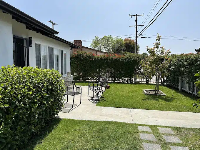 Exterior view of Akua Mind Body - Addiction Treatment Center for Men in Costa Mesa, CA.