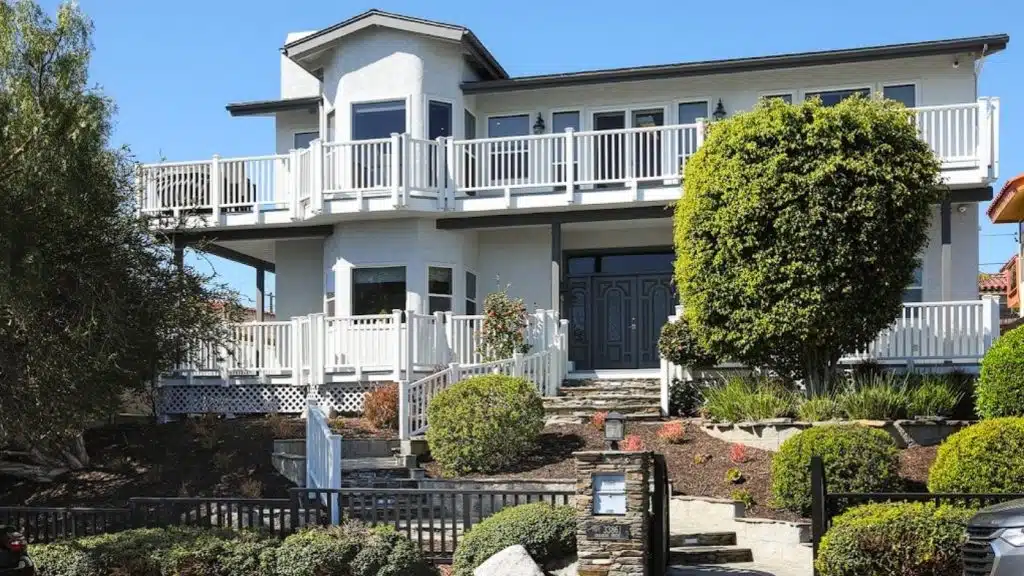 Exterior view of Dana Point Rehab Campus, an addiction treatment center in Dana Point, CA.