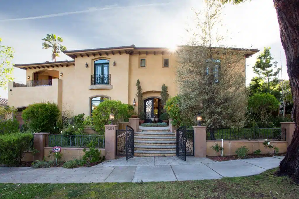 Exterior view of 1 Method Center, an addiction treatment center in Los Angeles, California.