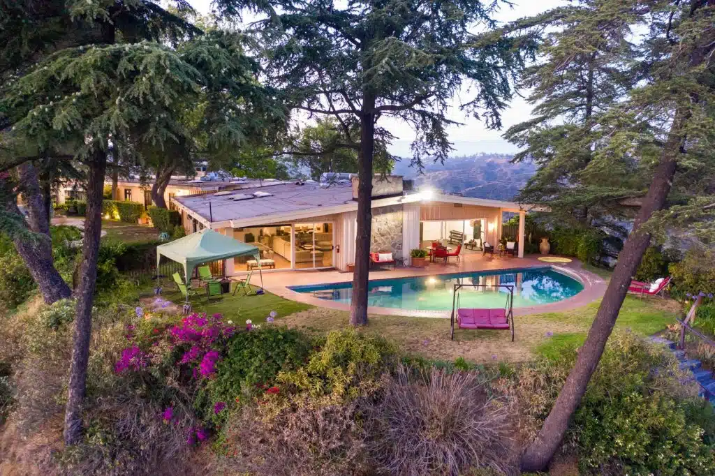 Exterior view of 90210 Recovery luxury rehab in Beverly Hills, CA.