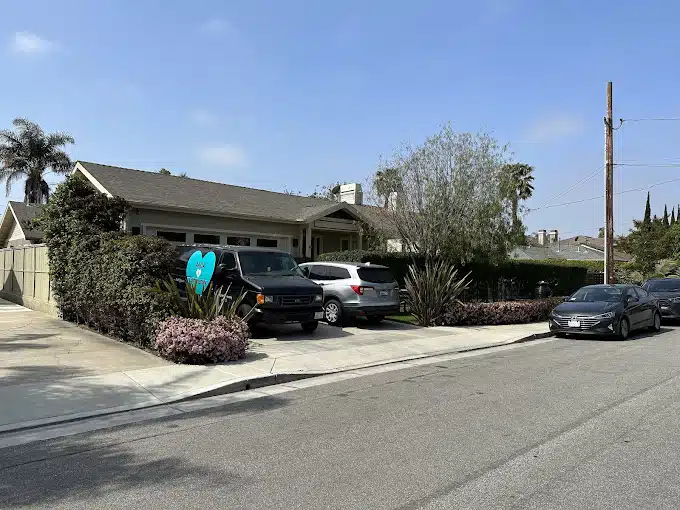 Exterior view of Akua Mind Body - Addiction Treatment Center for Women in Costa Mesa, CA.