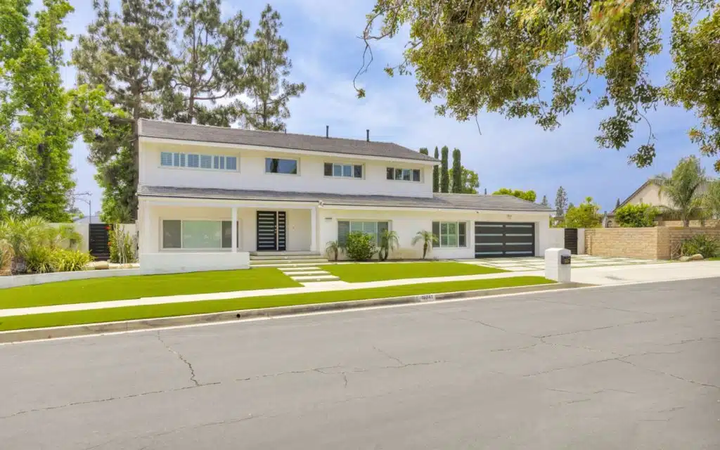 Exterior view of Delco Detox addiction treatment center in Chatsworth, CA.