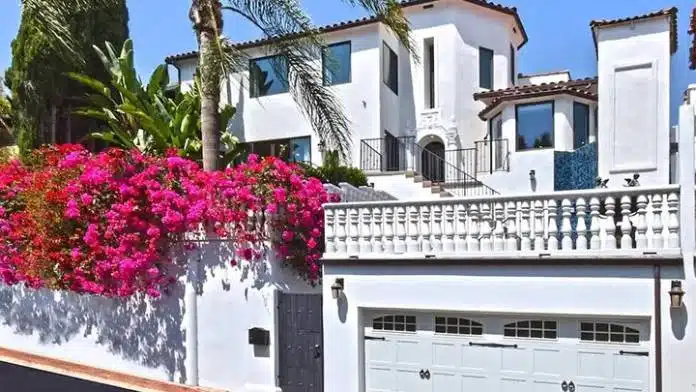 Exterior view of Hollywood Hills Recovery Luxury Rehab & Detox in Los Angeles, California.