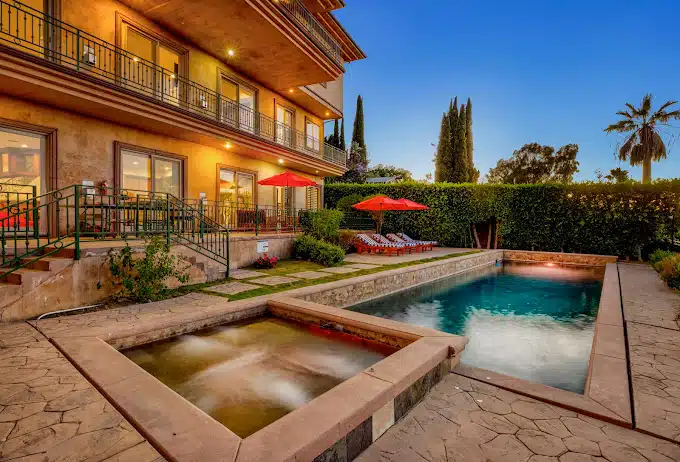 Exterior view of Luxe Recovery, a luxury rehab and detox center in Los Angeles, California.