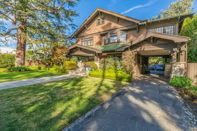 Oro House Recovery Centers in Los Angeles, CA, rated 5.0 with 4 Google reviews.