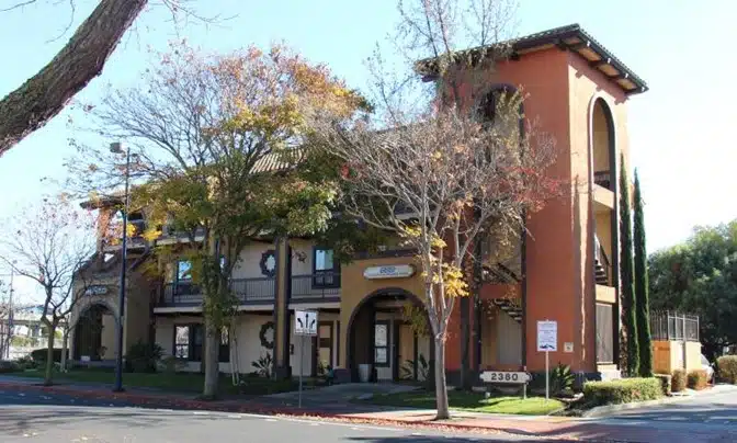 Exterior view of Pacific Clinics, a mental health service provider in Concord, CA.