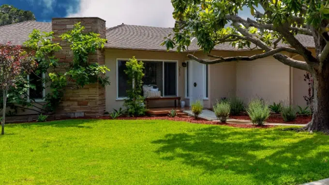 Exterior view of Saddleback Recovery: Drug & Alcohol Detox in Costa Mesa, CA.