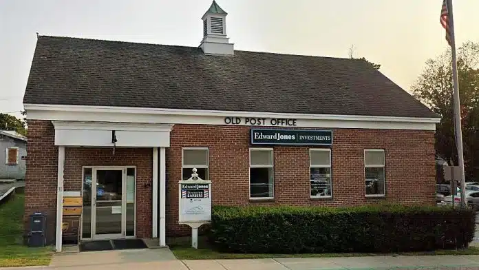 Savida Health Morrisville addiction treatment center in Morrisville, Vermont with a 5.0 rating on Google.