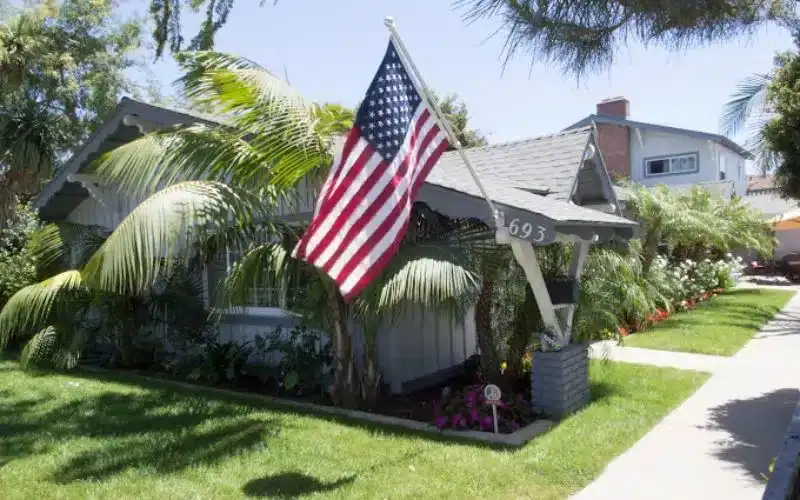 Exterior view of South Coast Counseling in Costa Mesa, CA.