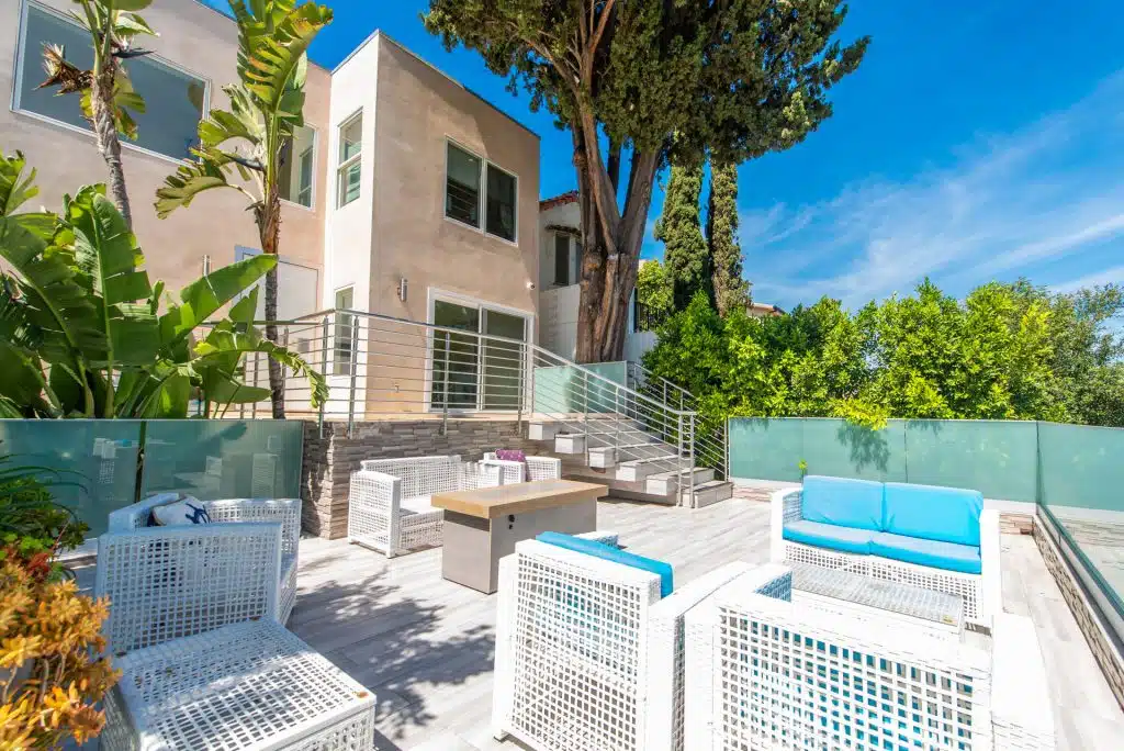 Exterior view of Starbridge Recovery, an addiction treatment center in Los Angeles, California.