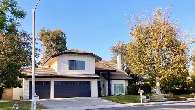 Exterior view of Sunset Hills Sober Living in Thousand Oaks, California.