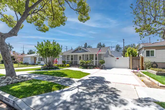 Exterior view of Miracle Rehab Inc., an addiction treatment center in Burbank, CA.