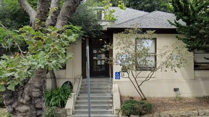 Exterior view of Options Recovery Services addiction treatment center in Berkeley, CA.