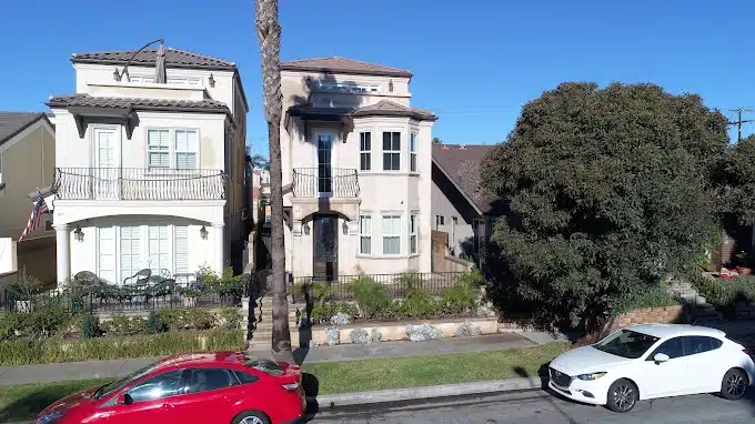 Exterior view of Pillars Recovery in Costa Mesa, CA.