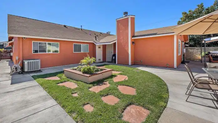 Exterior view of Resurgence California Alcohol & Drug Rehab in Costa Mesa, CA.