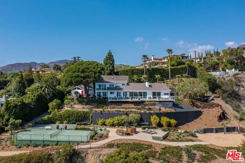 Malibu Beach Sober Living Serra Bluff, a halfway house in Malibu, CA, supporting individuals in recovery.