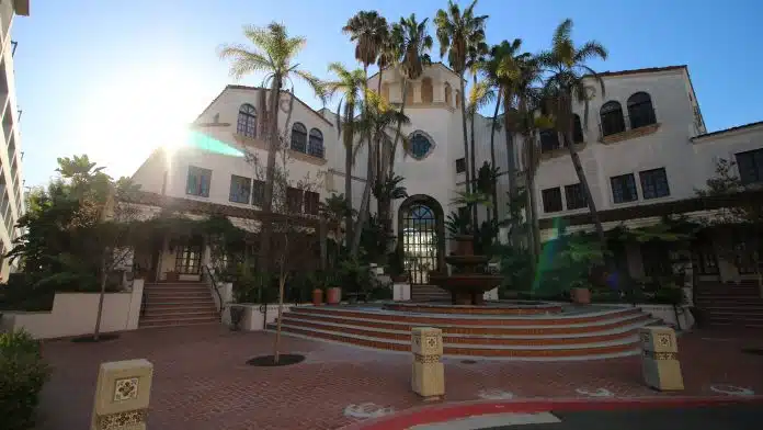 Exterior view of Tree House Recovery in Costa Mesa, CA.
