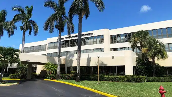 Main entrance of Futures Recovery Healthcare outpatient facility in West Palm Beach, Florida