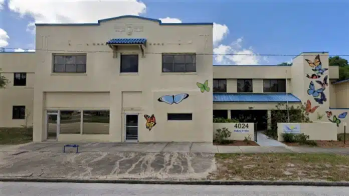 Entrance of Suncoast Center at 4024 Central Avenue in Saint Petersburg, Florida &ndash; behavioral health and addiction services clinic