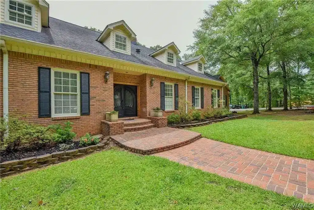 Entrance of A Reprieve for Men recovery facility in Tuscaloosa, Alabama