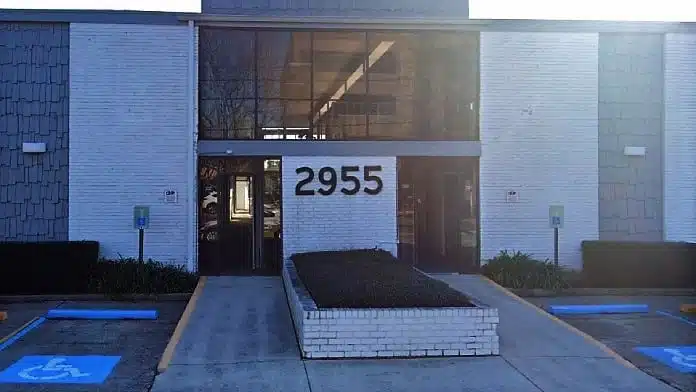 Front entrance of Palmetto Addiction Recovery Center in Metairie, Louisiana, providing addiction recovery services