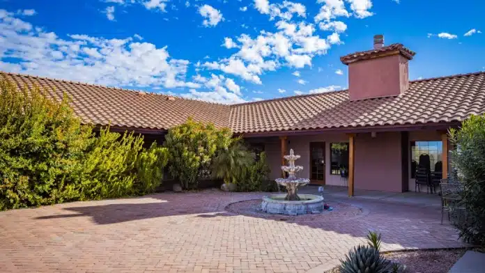 Springboard Home for Girls residential treatment facility in Tucson, Arizona 85737