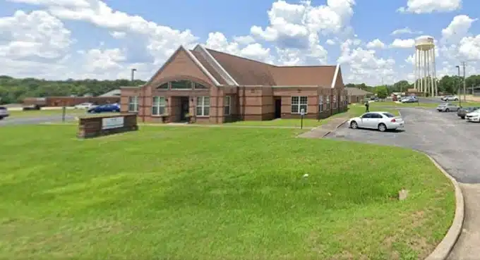 Exterior view of SpectraCare Day Treatment facility in Ozark, Alabama 36360, offering mental health and substance abuse treatment