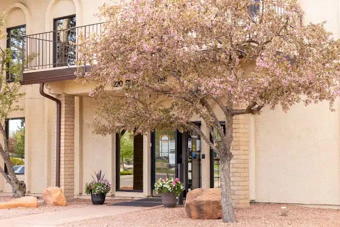 Front entrance of Aspen Pointe behavioral health and addiction treatment center in Colorado Springs Colorado 80910