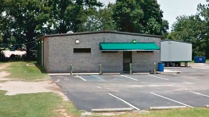 Front entrance of BHG Grand Bay Treatment Center in Grand Bay, Alabama, offering outpatient opioid addiction treatment and medication-assisted therapy
