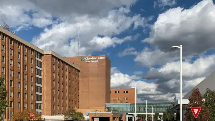 Exterior view of Cleveland Clinic Akron General hospital building in Akron Ohio 44307