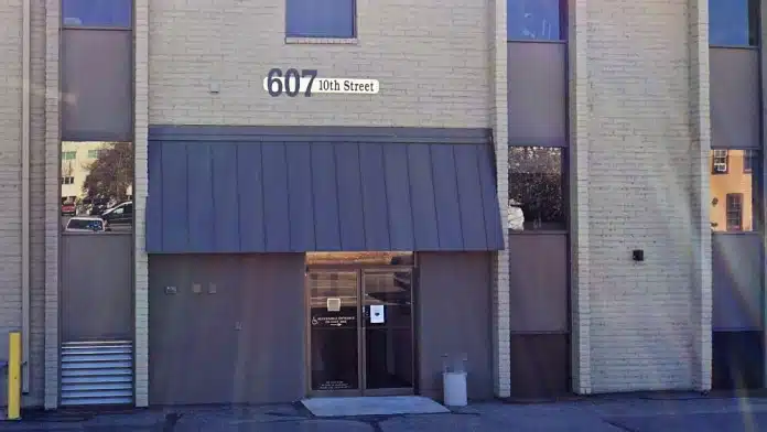 Main entrance of Dove Counseling facility in Golden, Colorado 80401