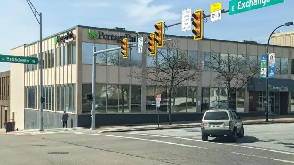 Front entrance of Portage Path Behavioral Health in Akron, Ohio