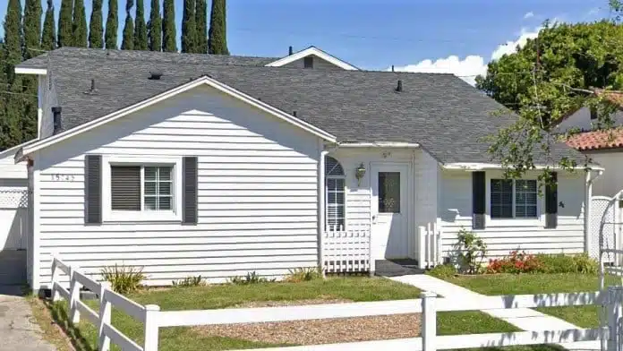 Front entrance of Growth Extended in Los Angeles, California 91406